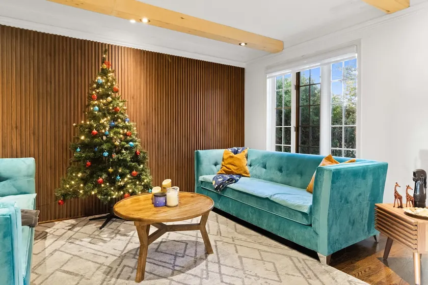 Unwind in Bolton~Bright, Clean & Peaceful 4BR Stay - Image 1