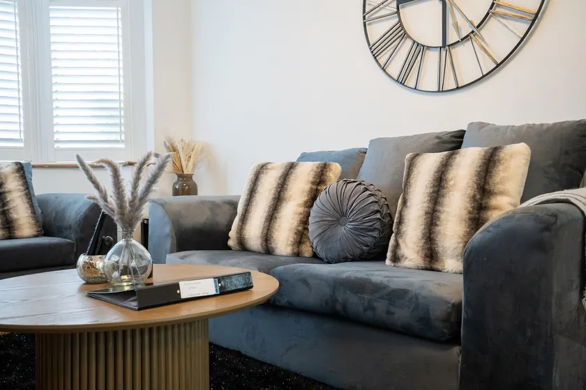 Sheldon Stay, modern 4 bed, 2 miles to NEC, BHX, JLR - Image 1