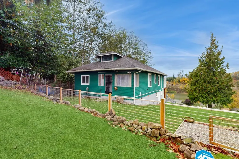 3BR water view home, pet and family friendly - Image 1