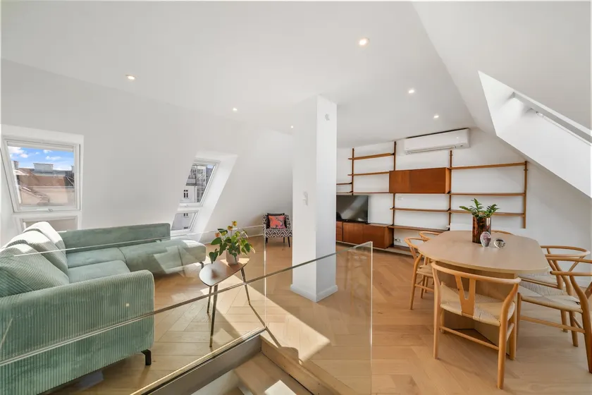 Penthouse with balcony | 3 min to central station & U1 - Image 1
