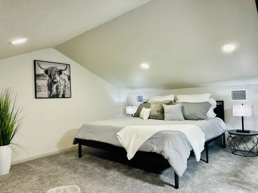 Beautiful private gated Guest House on 5 acres! - Image 1