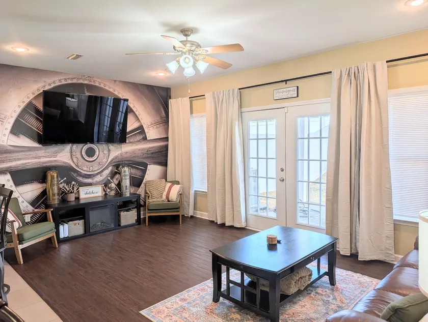 The Pilot's Parlor - Image 1