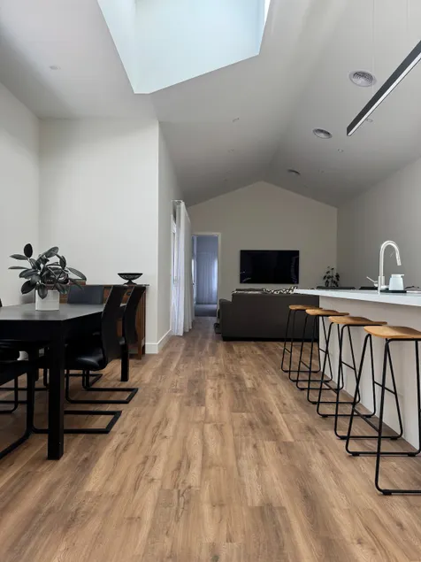 CBD location - 4 bed, 2 bath Close to Mt Panorama - Image 1