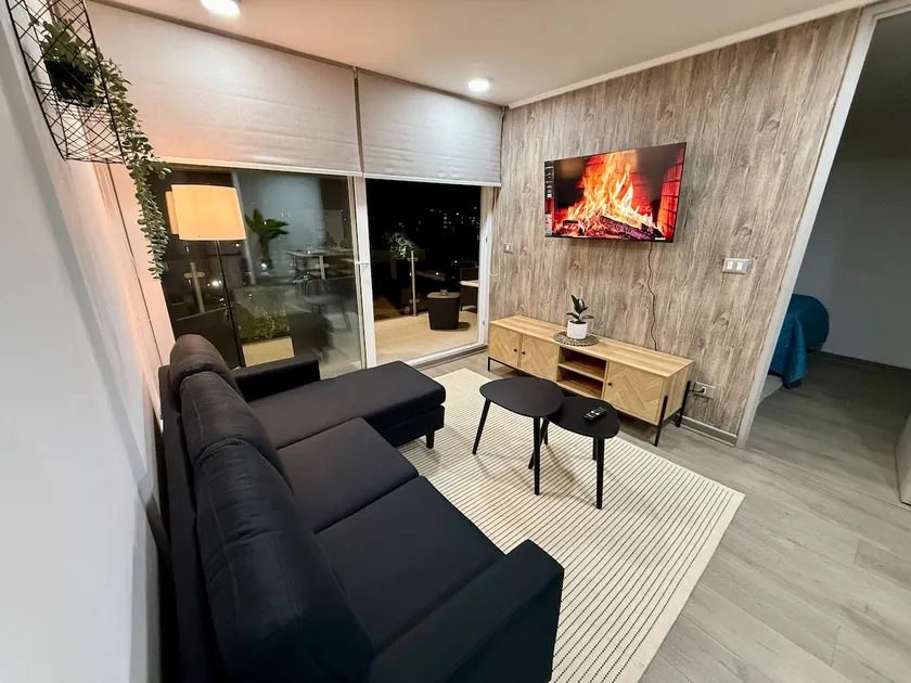 2-bedroom + 2-bathroom apartment steps from the metro and Quillin mall - Image 1