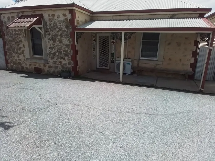 Sunflower Cottage - Great Location - Pet Friendly - Image 1