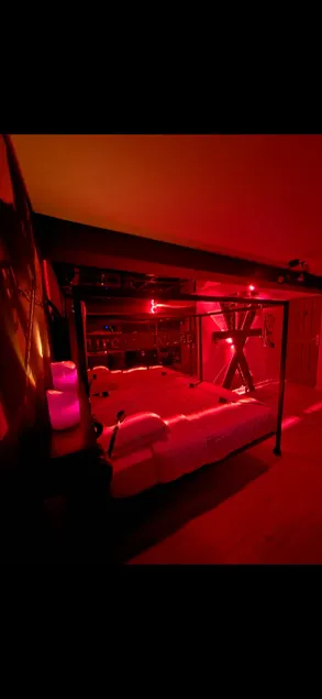 Love Room: The Red Mirror - Image 1