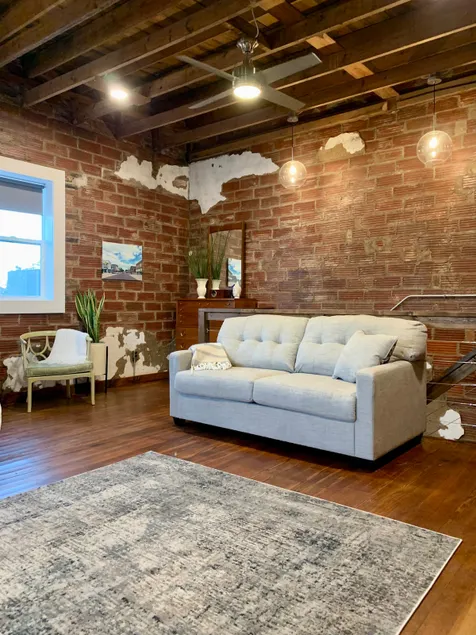 Historic Townhouse & Courtyard Downtown - Image 1