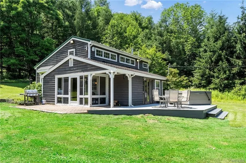 Quaint lodge set in tranquil Ellicottville. - Image 1
