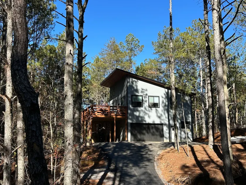 Duckhouse Ridge - Image 1