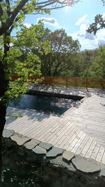 2-person cottage with pool view - Image 1