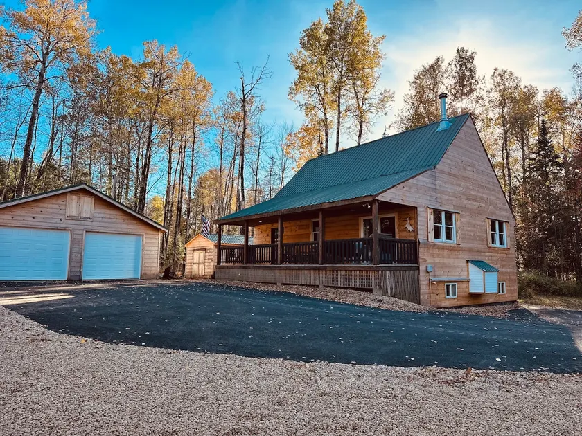Rustic Lakeside Cabin Near Sugarloaf Mountain! - Image 1