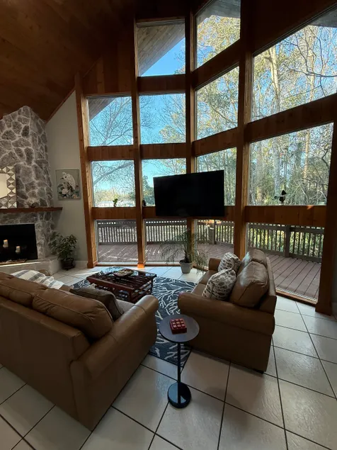The Glass River House with pool 1/2 mile to River - Image 1