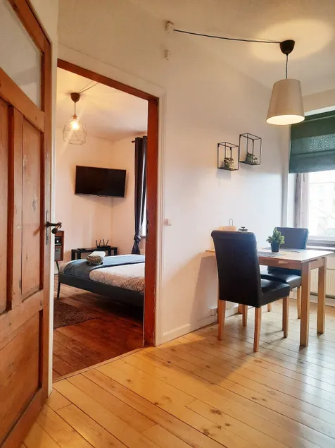 33 m²• Retro Flat • Free Courtyard Parking - Image 1