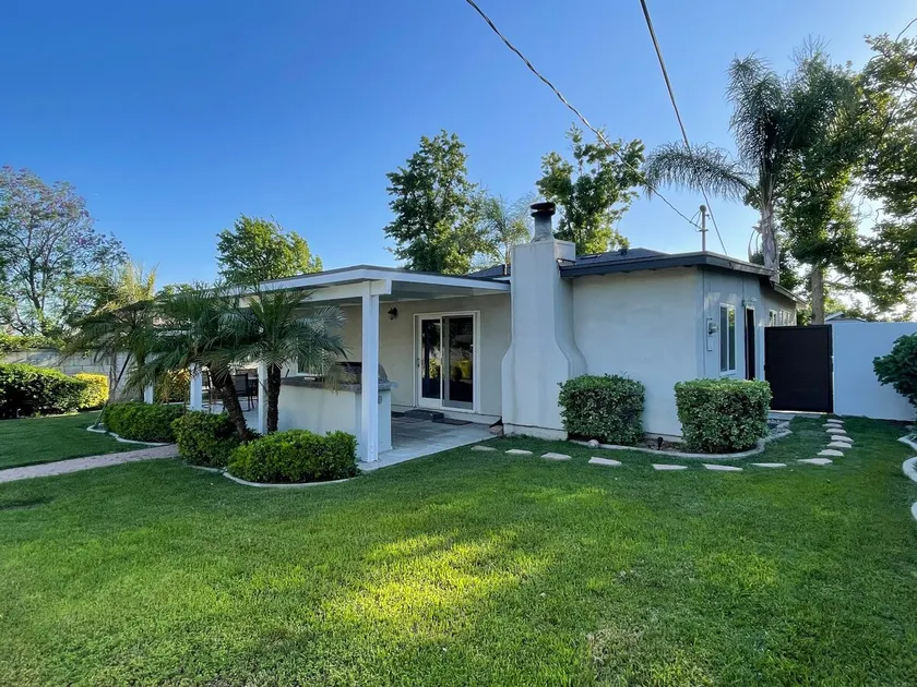 Serene Bungalow • Lush Garden • Prime Location - Image 1