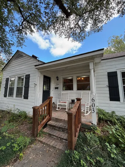 Mulberry Manor - Image 1