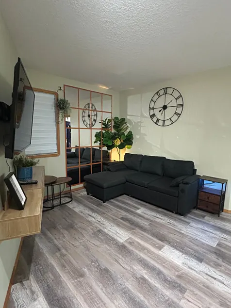 Whitecourt Guesthouse - Image 1