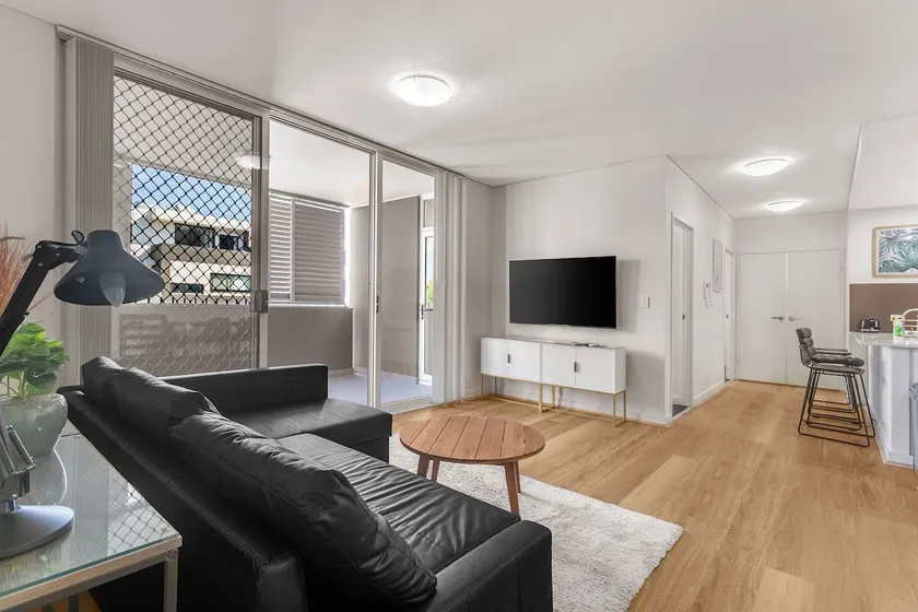 Chic 3Bd2Bth Apt Close 2 Parramatta Train CBD Shop - Image 1
