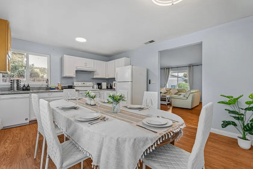 Bright 4BR Family Home Near Tech Hubs AC • Parking - Image 1