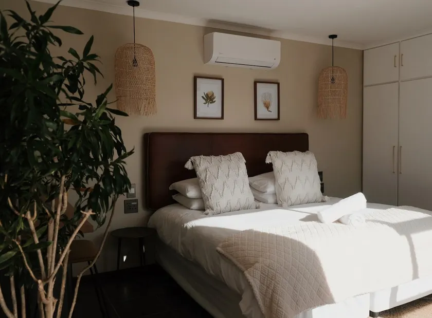 Room 3: Bunny Tail @ Inn Hermanus - Image 1