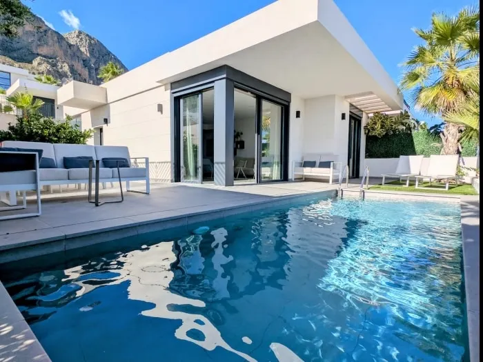 Charming villa, pool and spectacular views - Image 1