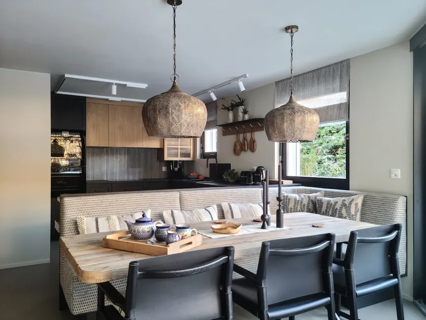 Modern Alpine Retreat Garden and Panoramic Views - Image 1