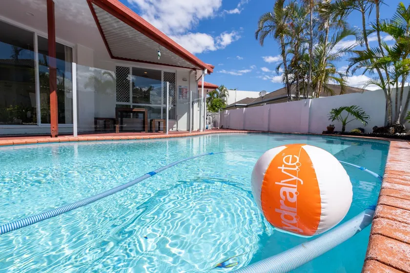 4 BRD getaway house with pool - Image 1