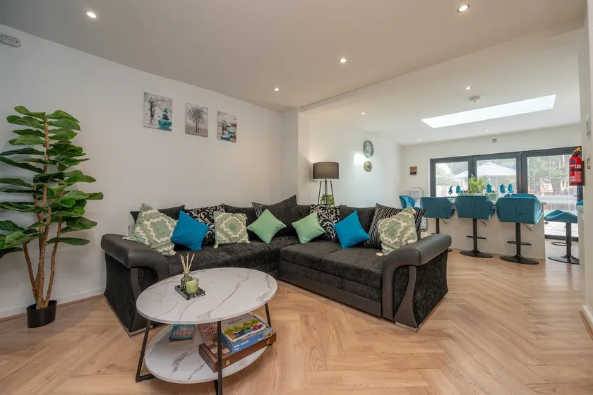 Cosy Clay Home, Near Airport, NEC, City Centre - Image 1