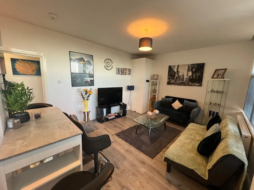 3 Bedroom Flat in Town Centre Wellingborough - Image 1