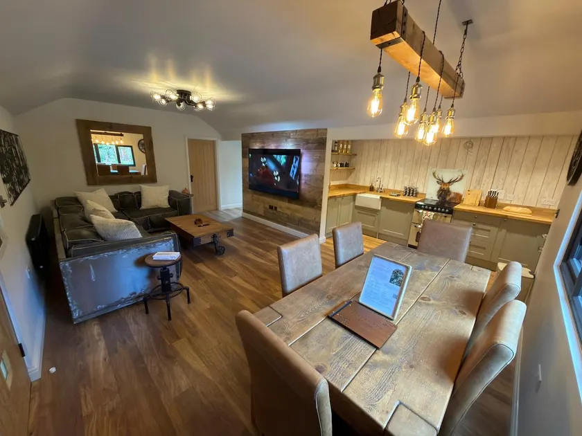Luxury Cottage With Ancient Woodland Surrounds - Image 1