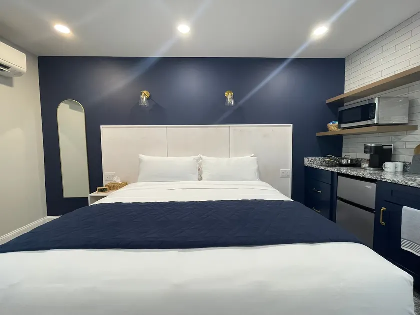 Senator Suites ”The Addisyn” - Image 1