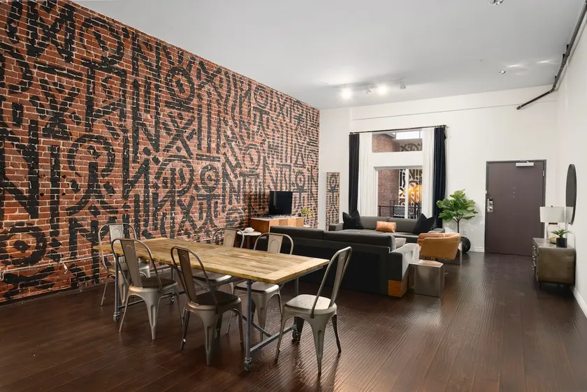 Spacious 1700 sq ft New York-Style Suite - Image 1