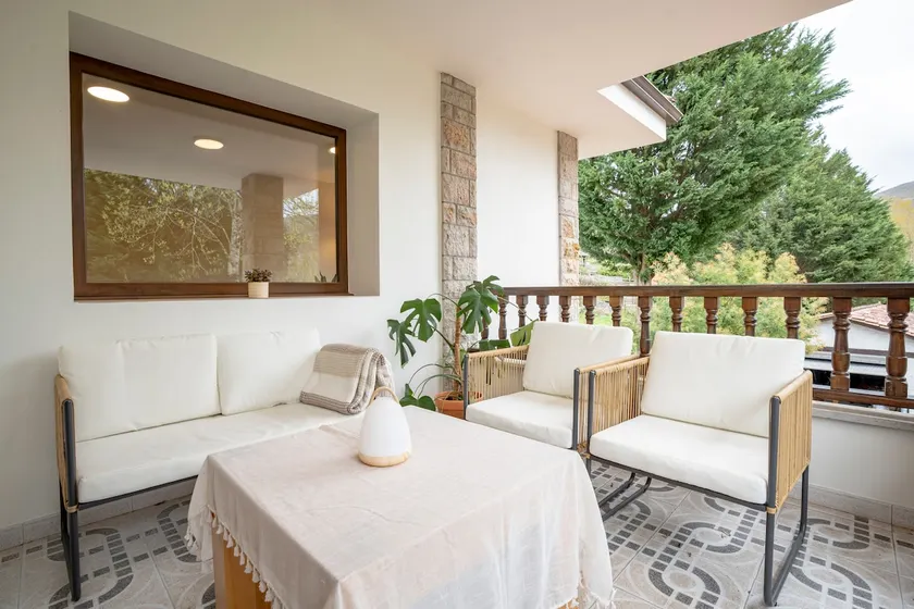 Cares Apartment - Image 1