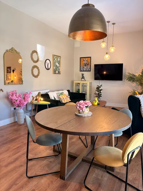 Cozy 2 bedroom Apt in Ashbourne Town. - Image 1