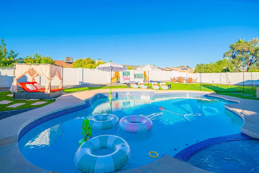 Phoenix Retreat~Free Heated Pool~Movie Room~Putt - Image 1