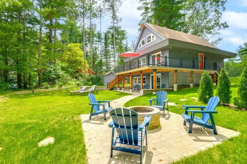 Stunning Sterling Sanctuary: Unwind on the Water! - Image 1