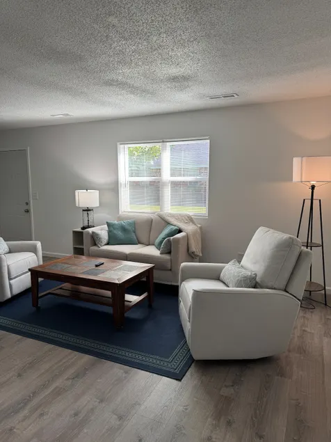 Modern 2bd/1.5ba near hospital/shopping/restaurant - Image 1