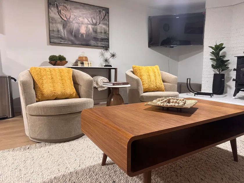Mid-Century Modern 2BR | Cozy & Stylish Suite - Image 1
