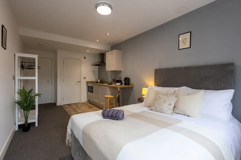 Chic Hideaway Studio in Central Derby - Image 1