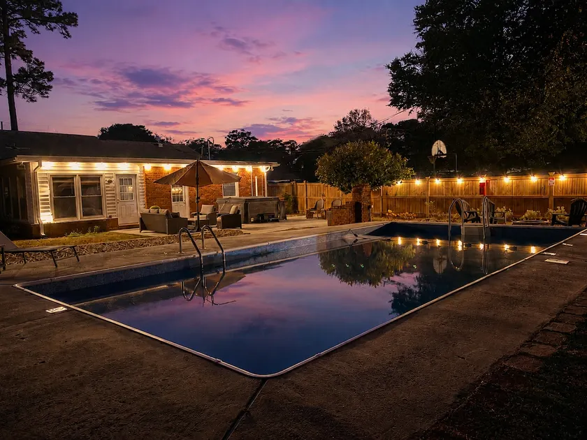 Spring View Oasis w Pool and Hot Tub in Wilmington - Image 1