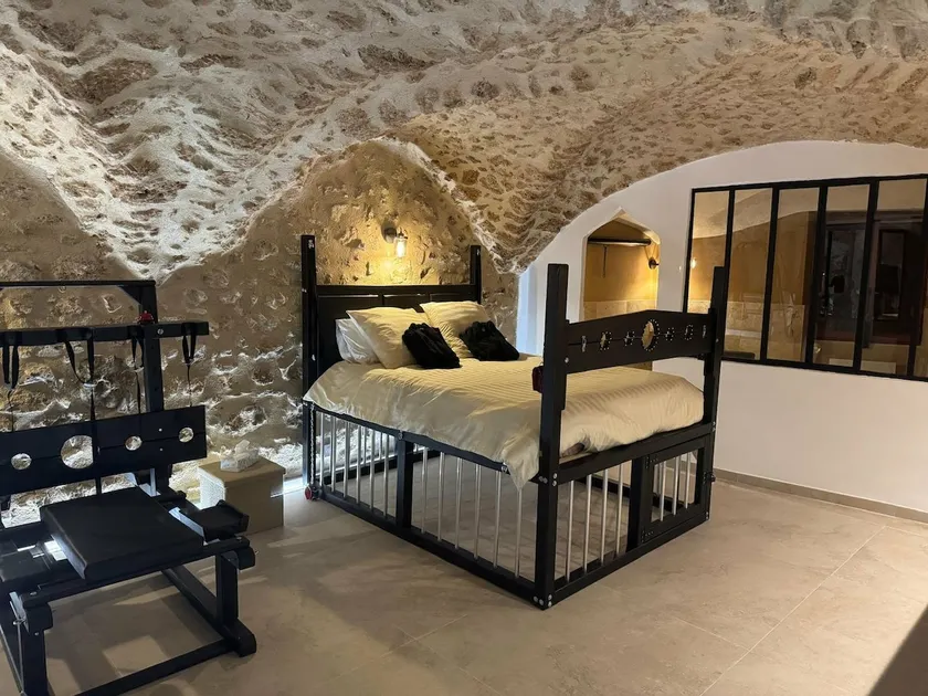 Les Voûtes Secrètes - Love Room avec Balnéo à Bras - Image 1