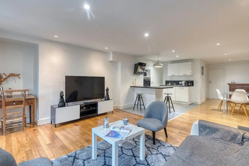 Émile Augier – Elegance, comfort in the heart of Grenoble - Image 1