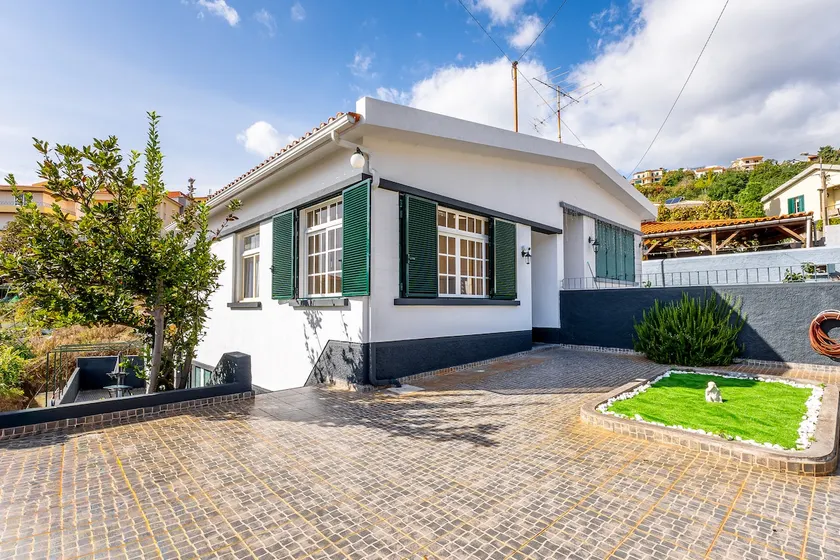 Serenity Sao Roque 2 Bedroom House in Funchal with Parking - Image 1