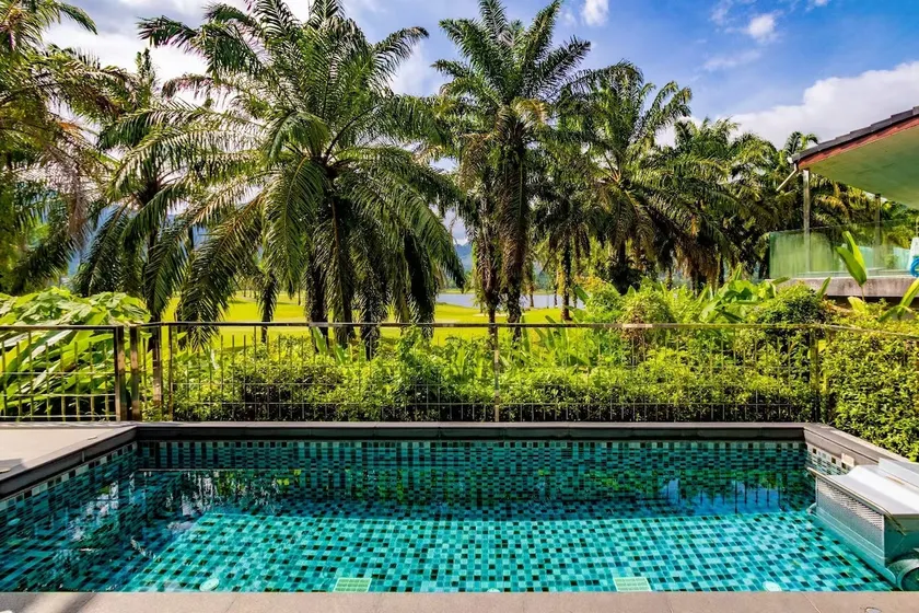 Tranquil lake view villa on Phuket golf estate - Image 1