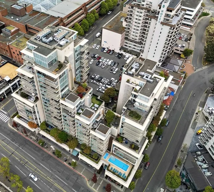 Waterfalls Hotel Executive Corner Unit 2 bed 2 bth - Image 1