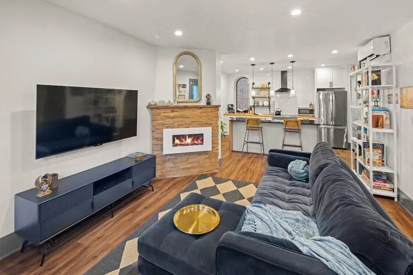 Capitol Hill, Cozy 2 BR, Parking, Walk to Sights - Image 1