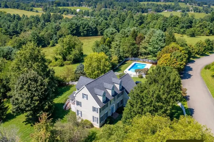 FoxRun Manor/Pet friendly/Pool &Hot Tub - Image 1