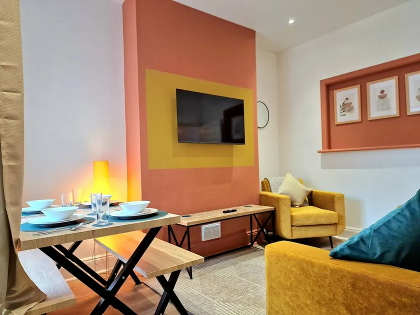 Stylish 3 Bedroom House, Perfect for Families and Groups - Image 1