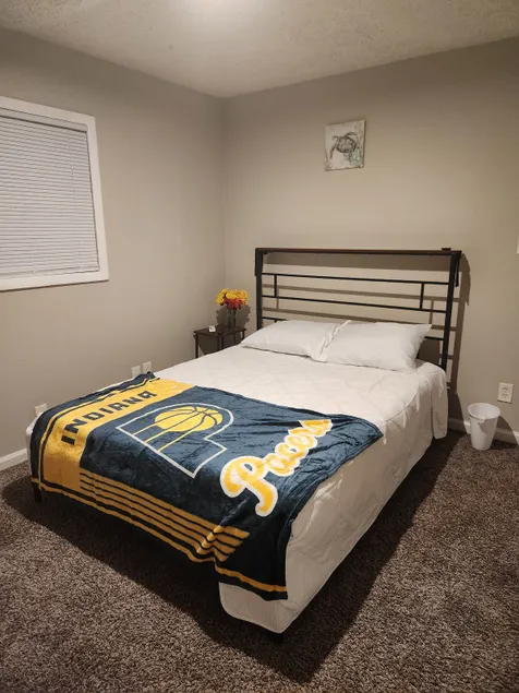 Peaceful & Snug stay by Motor Speedway-No Parties - Image 1