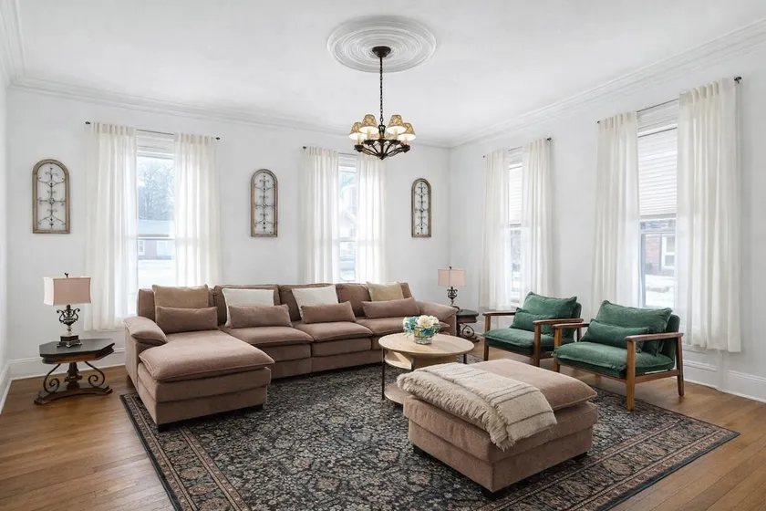 Vintage Escape · 6BR w/ PP, Library & Mini Bar - Image 1