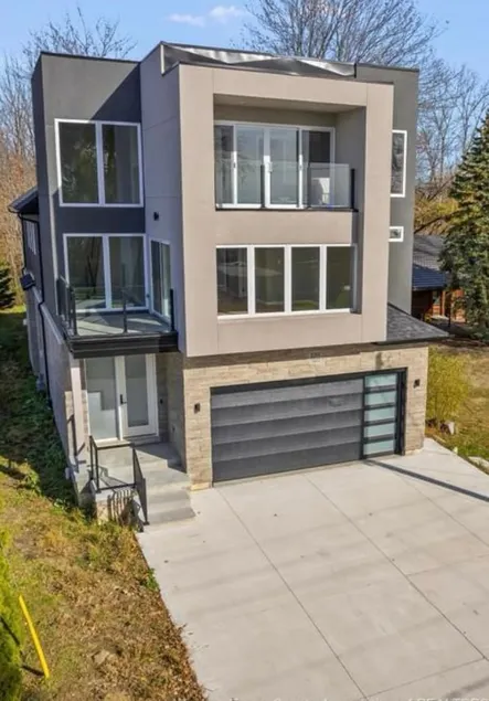 Recently built large lake view home - Image 1